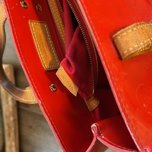Authentic** LOUIS VUITTON ** Red Monogram Vernis Reade Pm Bag - Picture 13 of 16